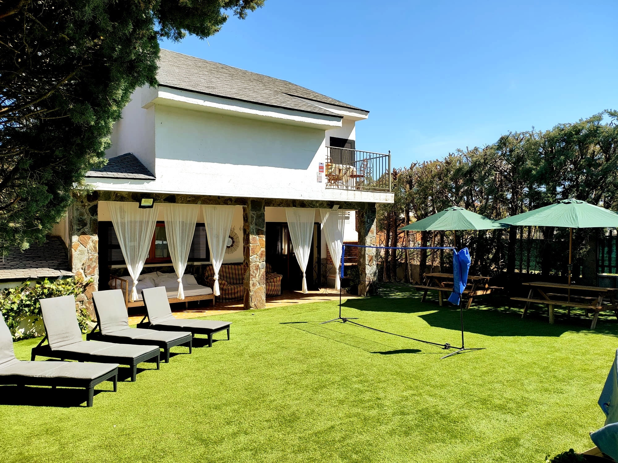 jardin-y-piscina1